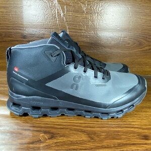 On Cloudroam women’s Shoe size 10